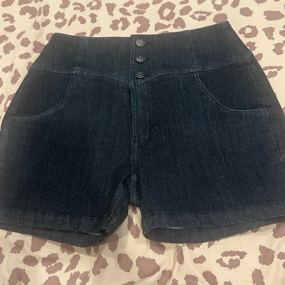 High-Rise Dark Denim Shorts w/ heart pockets & Front Button Detail - Picture 3 of 16